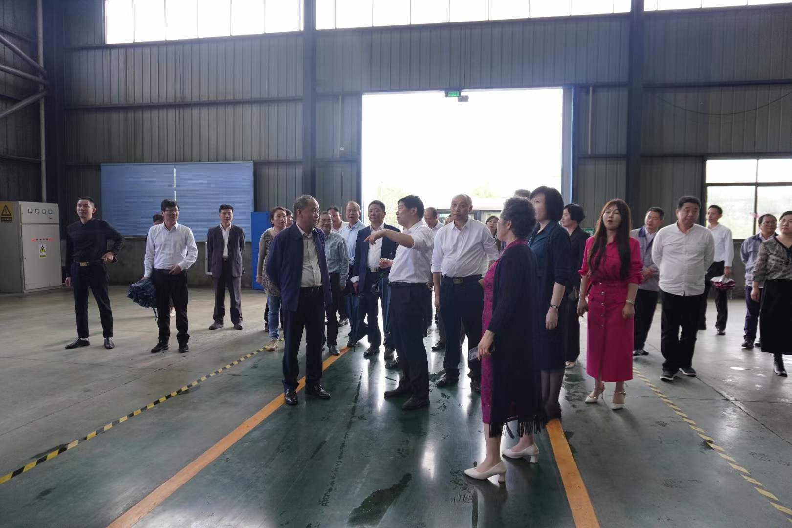 省中小企业协会会长饶剑明率南昌部分企业家到我司旅行考察_龙8头号玩家 | 电压互感器 | 非晶合金变压器 | 干式变压器 | 油浸式变压器
