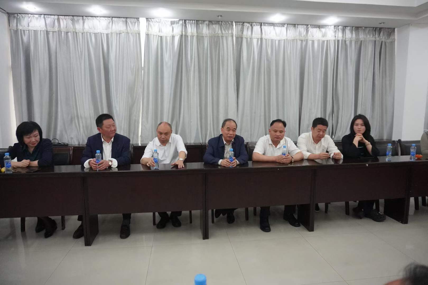 省中小企业协会会长饶剑明率南昌部分企业家到我司旅行考察_龙8头号玩家 | 电压互感器 | 非晶合金变压器 | 干式变压器 | 油浸式变压器